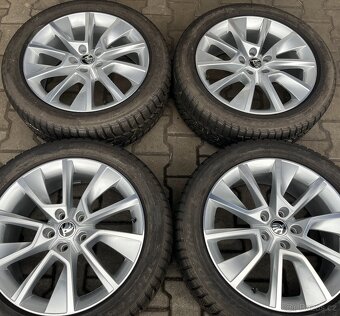 Škoda Karoq 7x18 5x112 ET45 pneu 225/50 R18 99H - 5