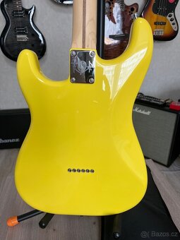 Fender Limited Edition Tom Delonge Stratocaster Graffiti Yel - 5