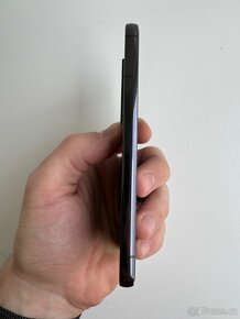 Samsung Galaxy S22 5G 128GB černá - 5