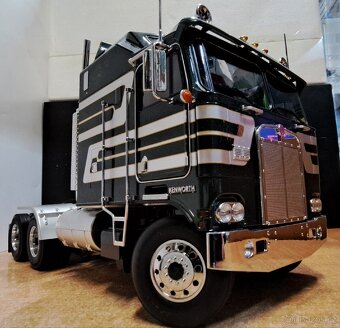 Model kamionu KENWORTH K100 1976, 1:18 - 5