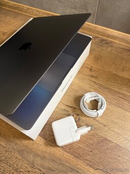 Macbook AIR (2025) - 5