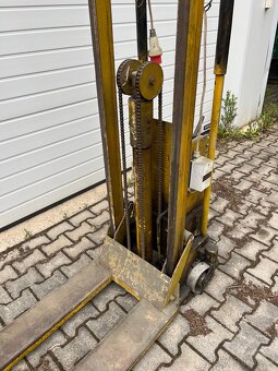 Prodám vysokozdvižný ruční elektrický vozík - 5
