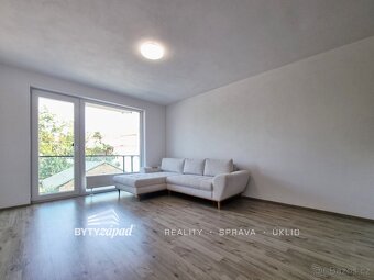 Pronájem prostorného a slunného bytu 2+kk o velikosti 80 m2 - 5