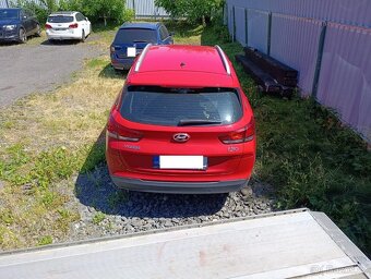 Hyundai I30 1.6CRDi 85kw, r.2019, klima, poškozen motor - 5