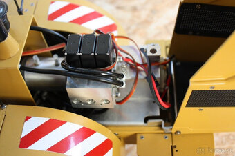 Kolový nakladač Wedico Cat 966G RC - 5