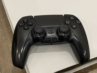 PLAYSTATION 5 s MECHANIKOU + 1x GAMEPAD - 5