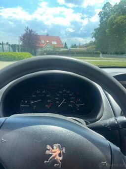 Peugeot 206 1.1 (44,5 kW) – spolehlivý a úsporný vůz - 5