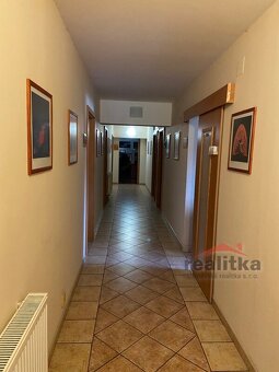 Prodej rodinného domu s bytem, s komerčním prostorem, garáži - 5