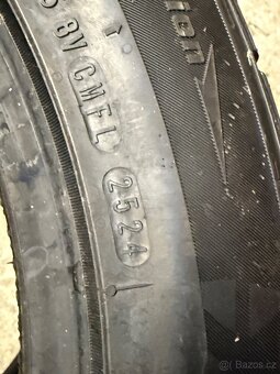 Prodám zimní pneu 215/55 r17 - 5