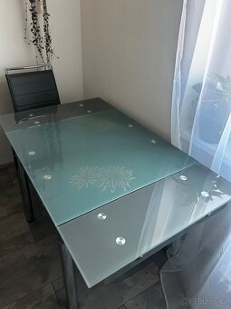 Rozkládací jídelní stůl - 5