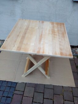 Prodám dřevěný skládací stůl 74,5x75 cm - 5