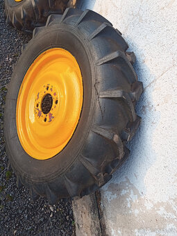 Prodám kola 6/16 se šípovým vzorem na malotraktor. - 5