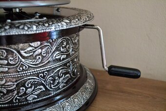 Gramofon s mosaznou troubou - kulatý stříbrný - 5