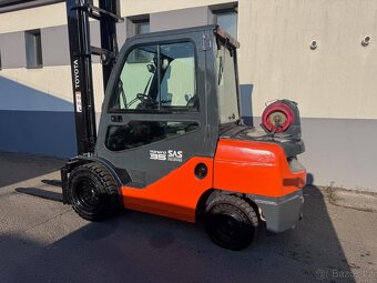 Vysokozdvižný vozík VZV Toyota 3,5t kabina LPG 4,5m - 5