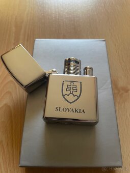 Zapalovač UNILITE s motivem Slovakia (OS SR). - 5