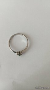 prsten se smaragdem a zelenými diamanty ve stříbře (Ag) - 5