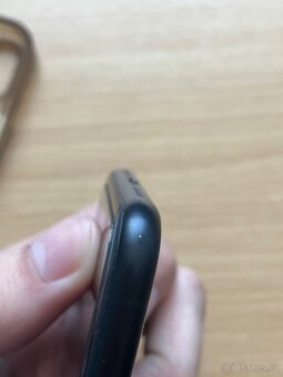 Apple iPhone XR - 5