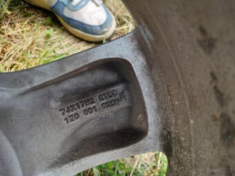 4ks alu disky orig. Škoda 5x112 R17 pneu 5mm - 5