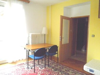 1 studentka ke stud. do 2.lůž. pokoje v 3+1, balkon, centrum - 5