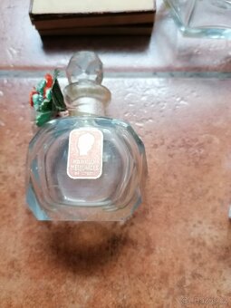 Staré flakóny, broušené sklo - 5