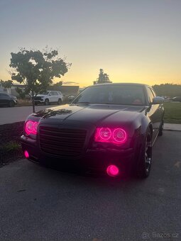 KOUPÍM grill na Chrysler 300C - 5
