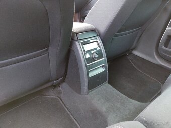Prodám Škoda superb combi 1.6TDI 77kw - 5
