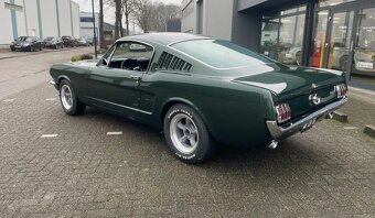 Ford Mustang Fastback - 5