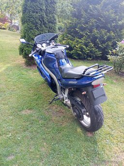 Triumph Sprint ST 955i - 5