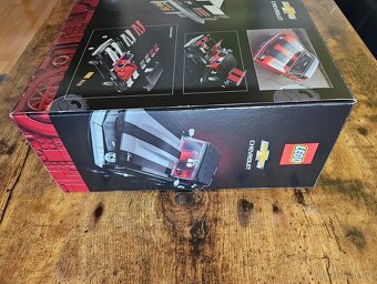 LEGO Icons 10304 Chevrolet Camaro Z28 - 5