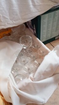 Inventář hospoda (stoly, gastro nádoby, talíře, sklenice) - 5