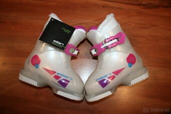 divcí lyže Atomic 70 cm , lyžaky Elan - 5