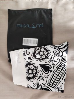 Pikaluna Legíny -Dark Roses BW Capri - Basic M / L - 5