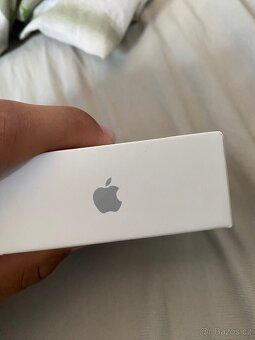 AirPods 4 - 5