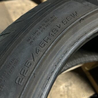 Letní pneu 225/45 R19 96W GoodYear 5,5-6mm - 5