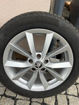 Hliníková kola Skoda Yeti se zimními pneu 225/50 r17 - 5