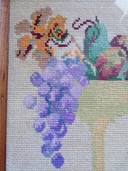 Starožitný ručně vyšívaný obrázek s pohárem - starožitnost - 5