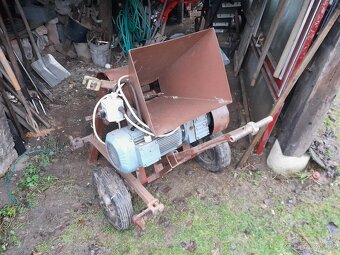 Elektrický štěpkovač, drtič větví, špalíčkovač - 5