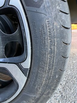 Pneu 205/50 R17 - 5