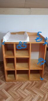Prodám přebalovací celodřevěný pult - 5