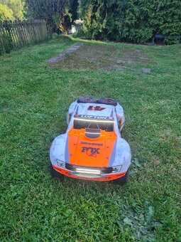 Traxxas UDR - 5
