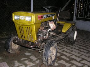 Zahradní traktor MTD - 5