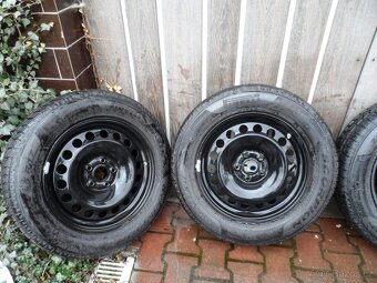 Komplet Zimní Sada Pirelli Poklice 215/65/17 ET38 5x112 - 5