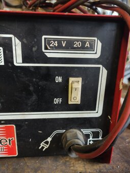 Auto nabíječka Banner 24V 20A - 5