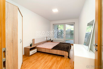 Pronájem bytu 2+kk s parkovacím stáním a předzahrádkou v Hlu - 5