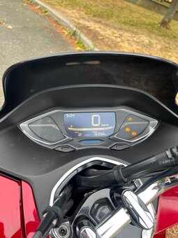 Honda PCX 125 rok 2021 červená - 5