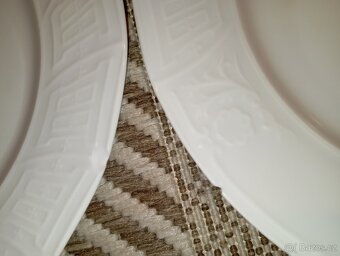 Bílé porcelánové hluboké talíře se vzorem - 5
