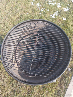 Gril Weber na dřevěné uhlí - 5