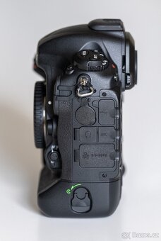 NIKON D5 + bohaté příslušenství - 5