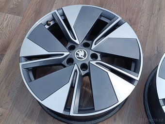 5x112 Škoda Enyaq 8Jx19 ET45 5LA601025A alu disky - 5