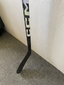 Nová kompozitová hokejka CCM JetSpeed FT6pro, zahnutí pravé - 5